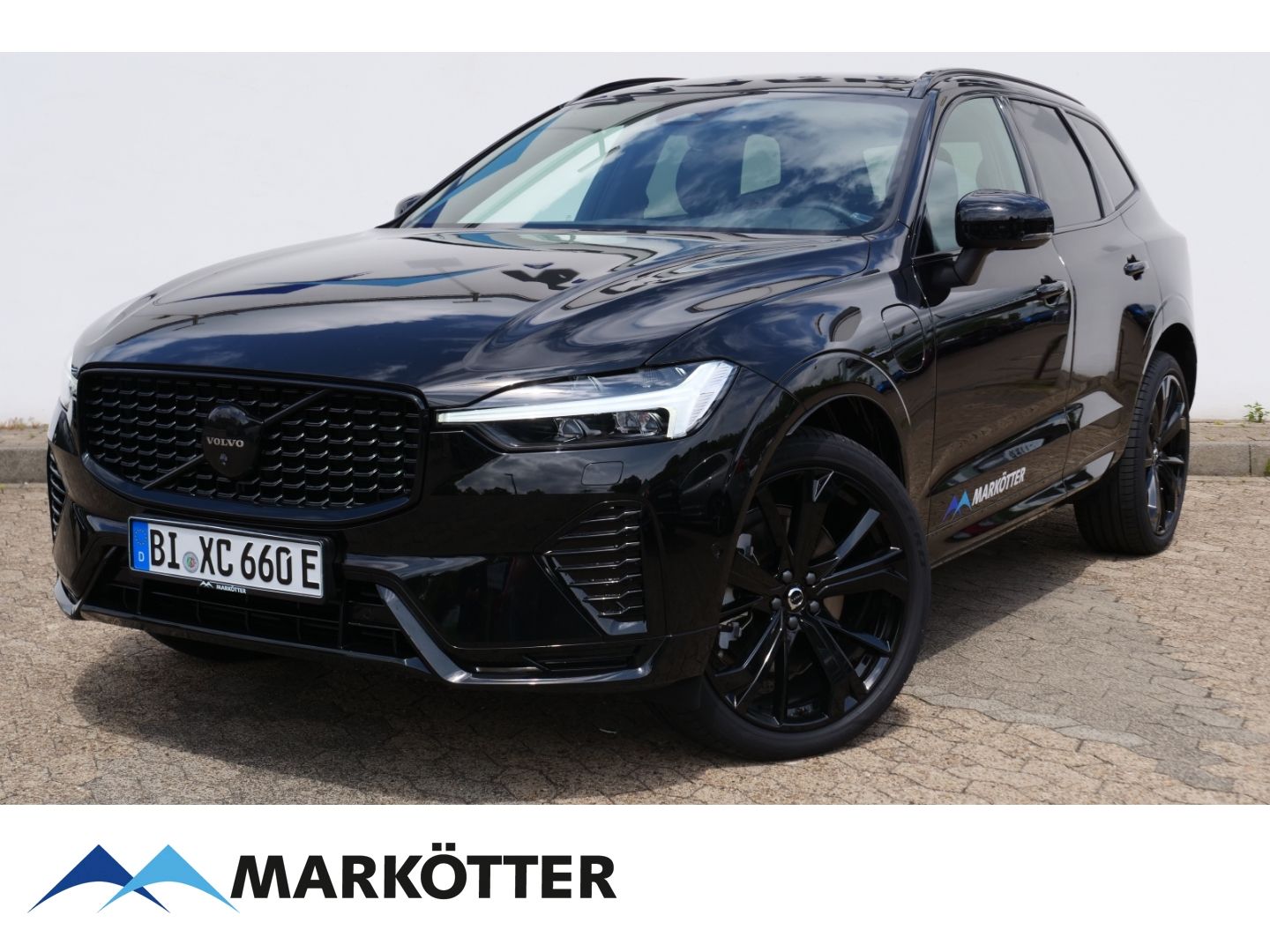 Volvo XC60 Plus Black Edition Plug-In Hybrid AWD T6 - Samsaru's Car Outlet