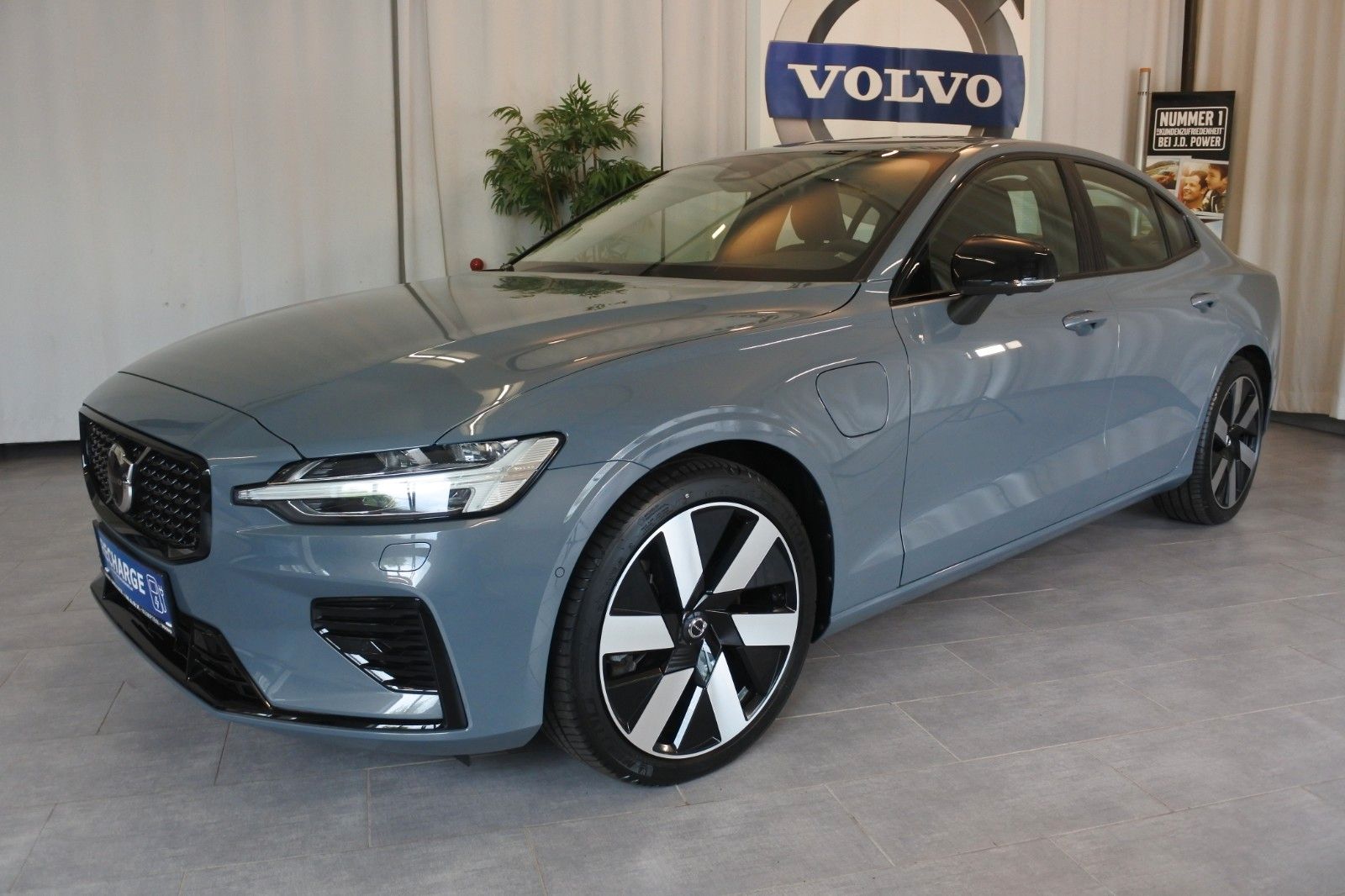 Volvo S60 T8 Ultimate Dark Recharge Plug-In Hybrid AWD