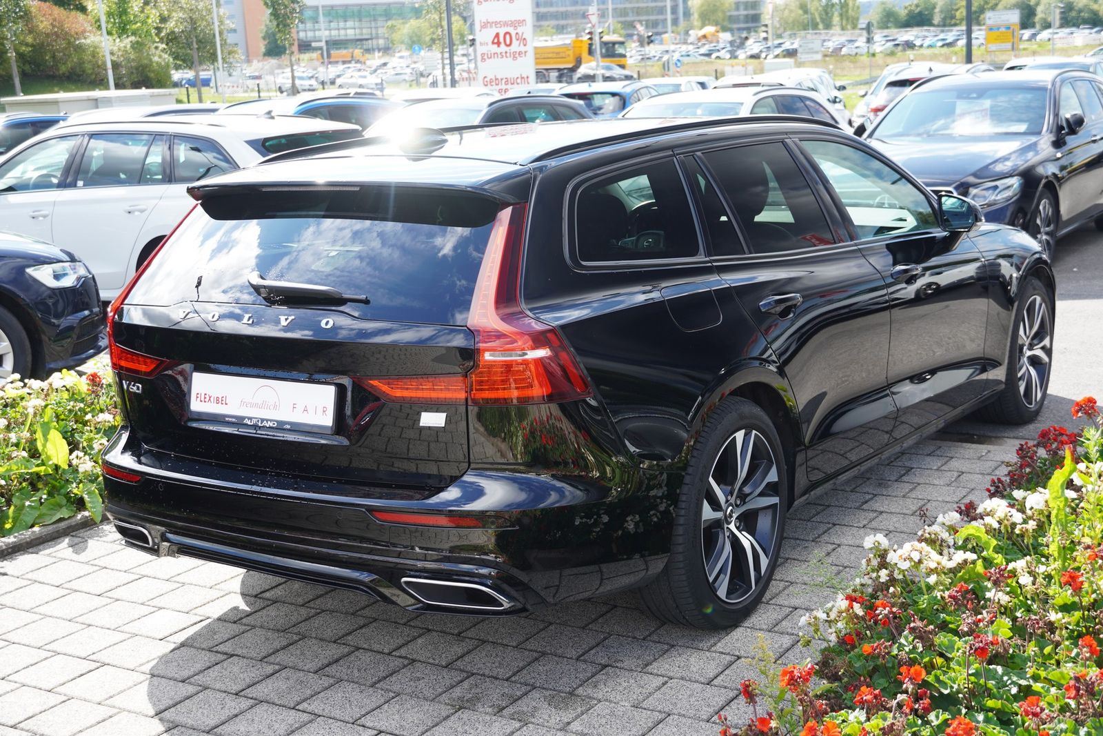 Volvo V60 Kombi 2.0 Hybrid AWD R Design LED Navi AHK