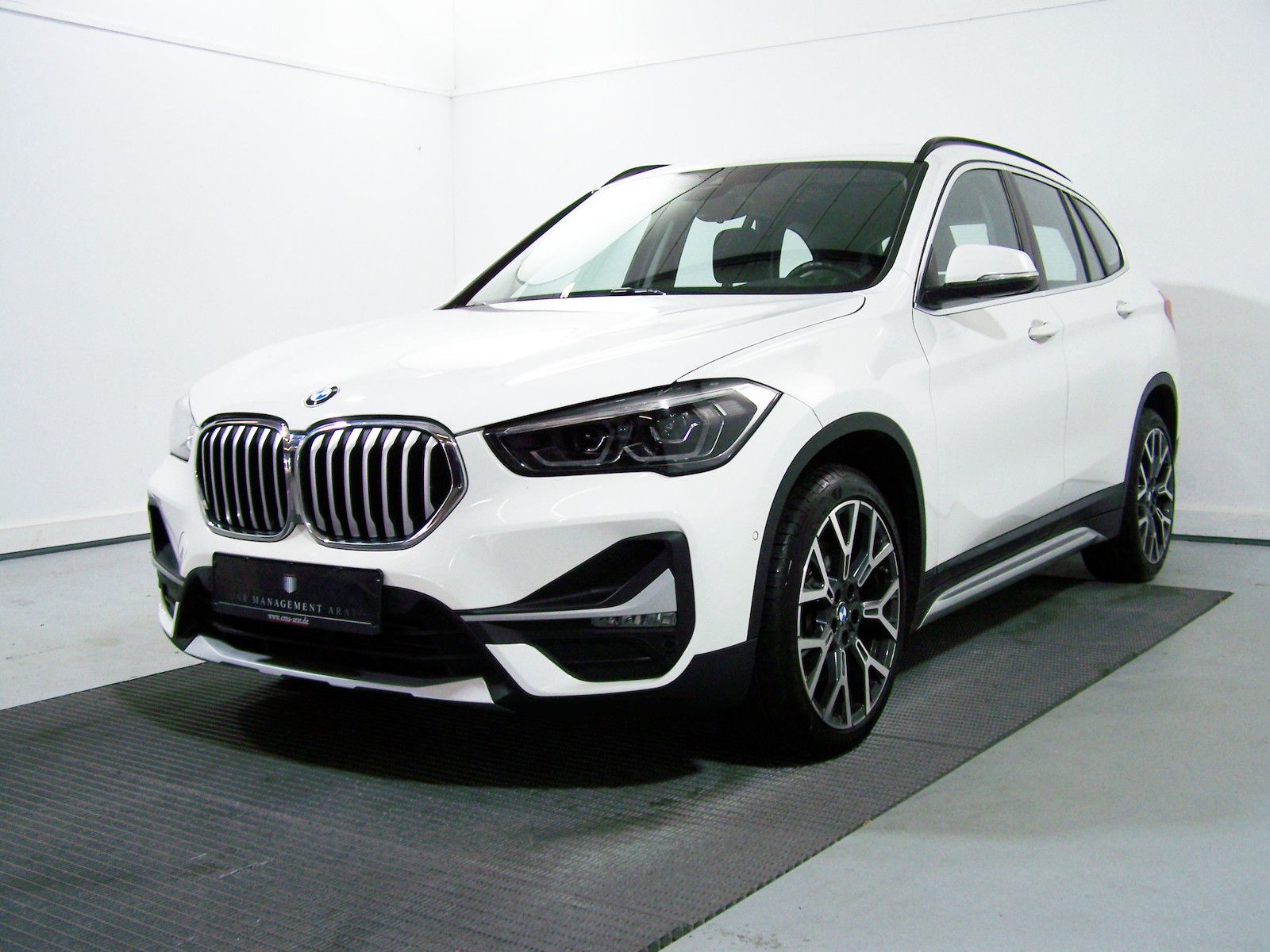 BMW X1 xDrive 20 d xLine - Samsaru's Car Outlet