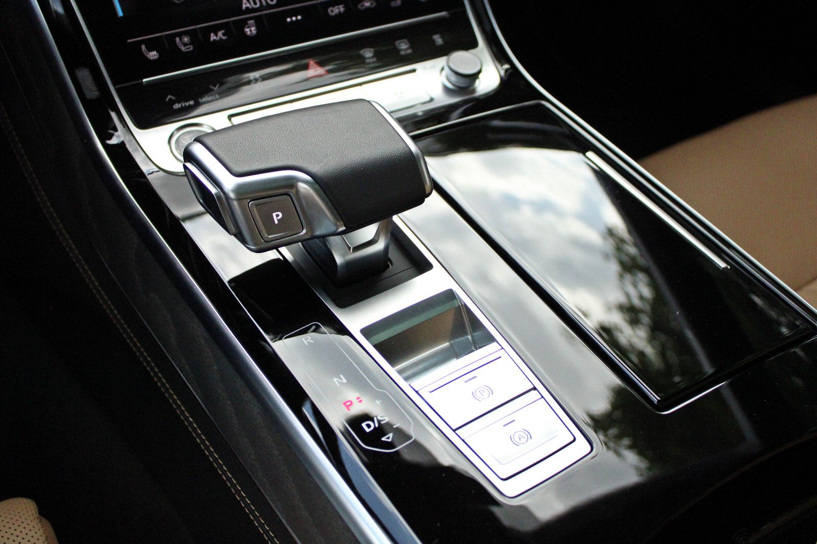 Audi A8 55TFSI quattro - Samsaru's Car Outlet