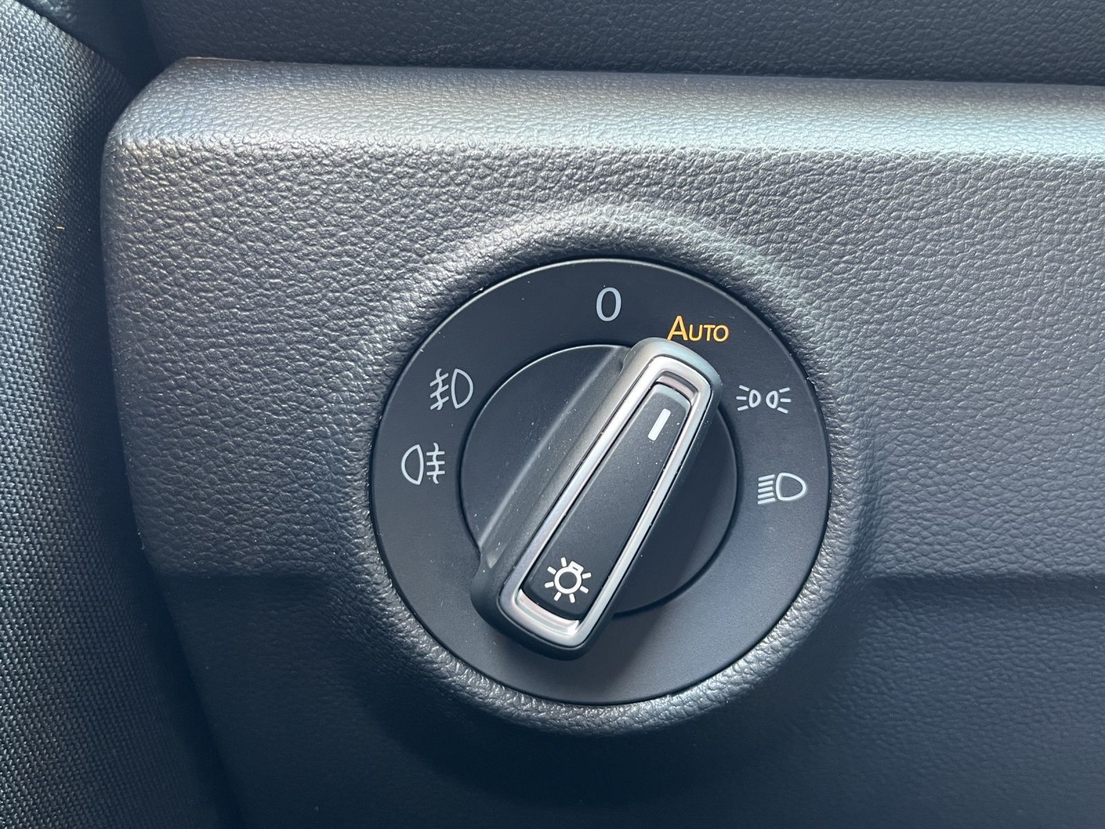 Volkswagen T-Roc Style 1.5 TSI DSG - Samsaru's Car Outlet