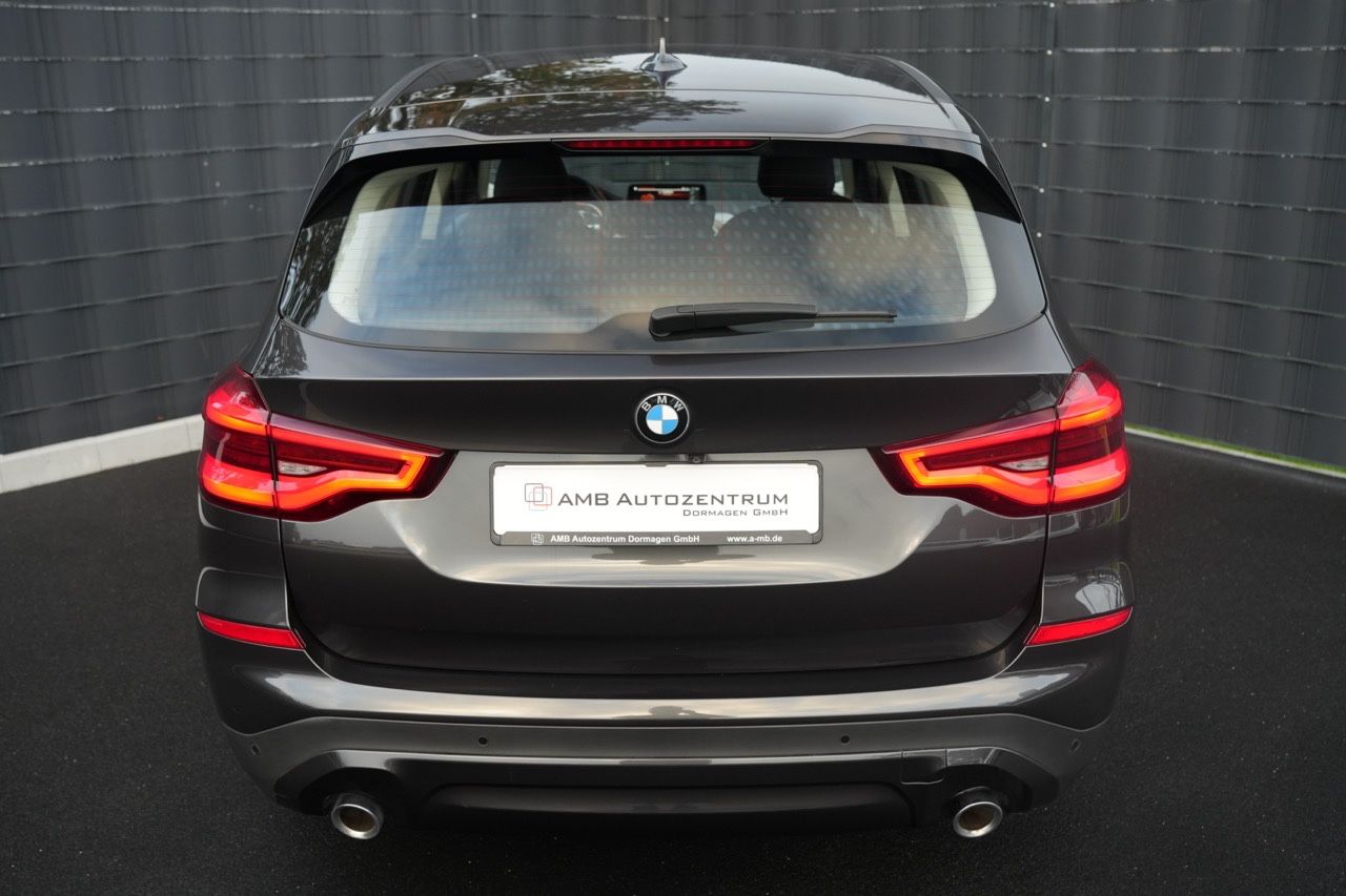 BMW X3 xDrive 20 i Advantage *LIVECOCKPIT*NAVI*