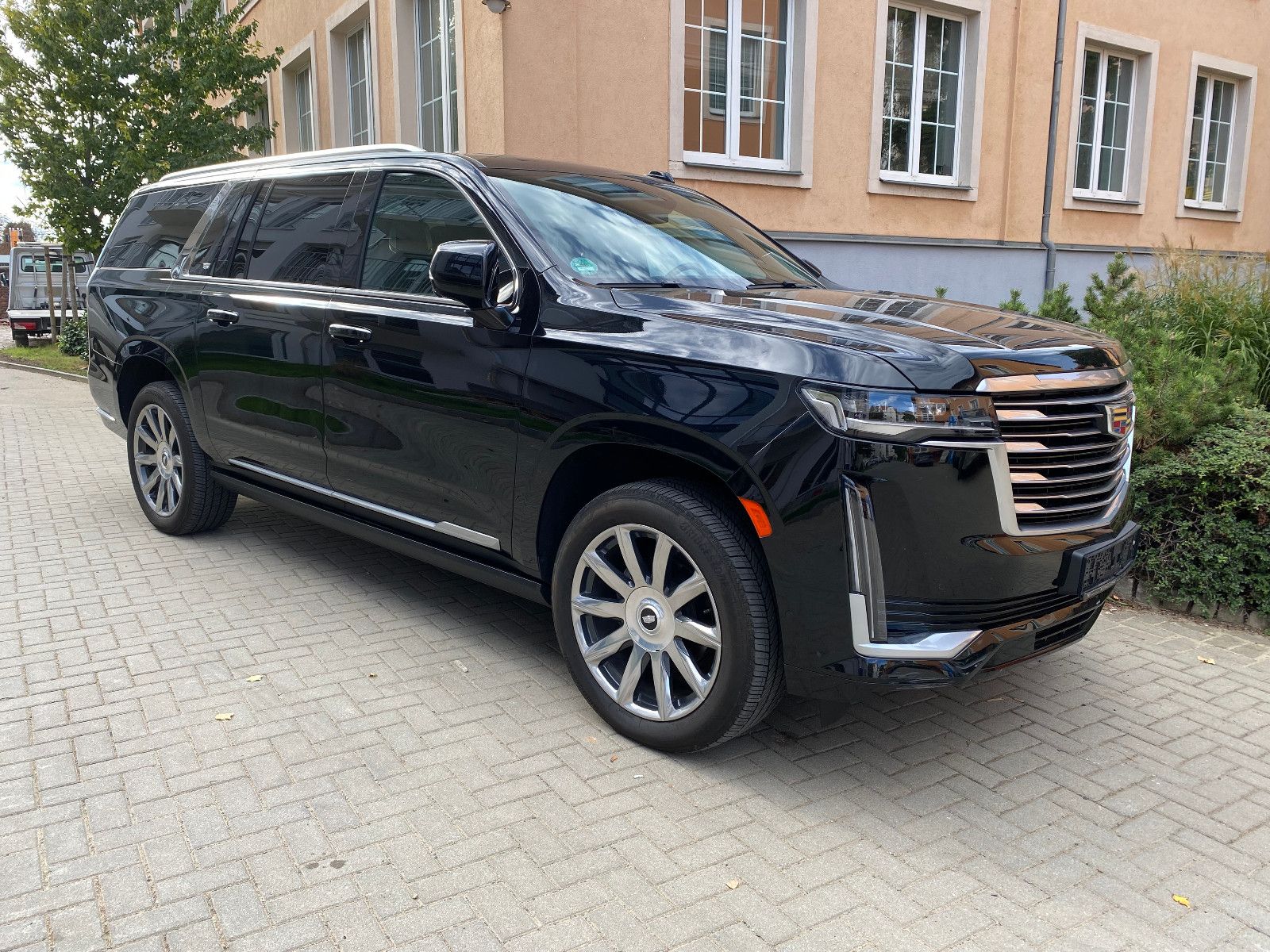 Cadillac Escalade ESV 4WD V8 Premium Platinum