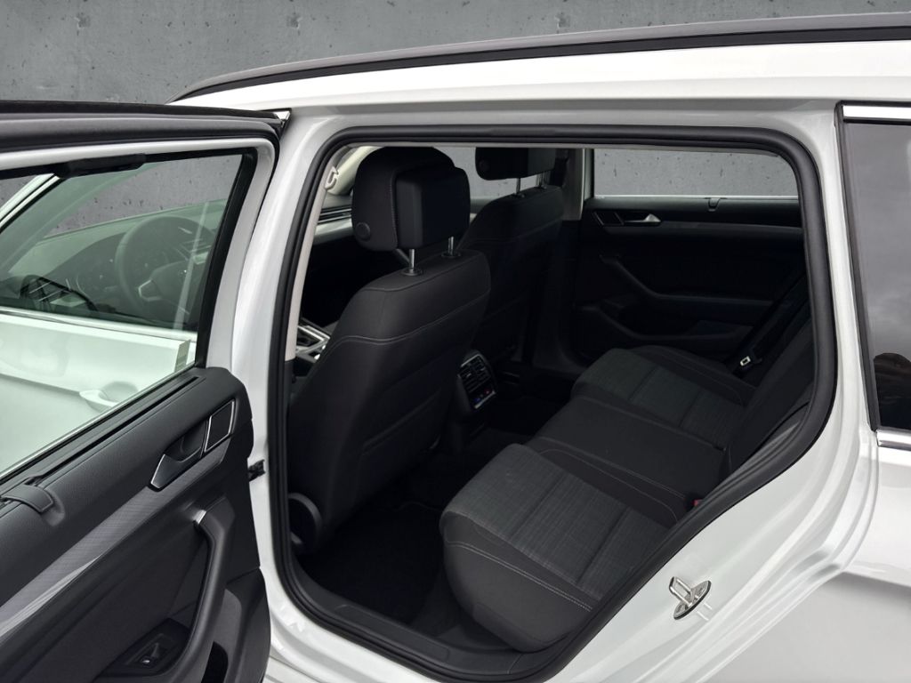 Volkswagen Passat Variant TDI DSG Business - Samsaru's Car Outlet