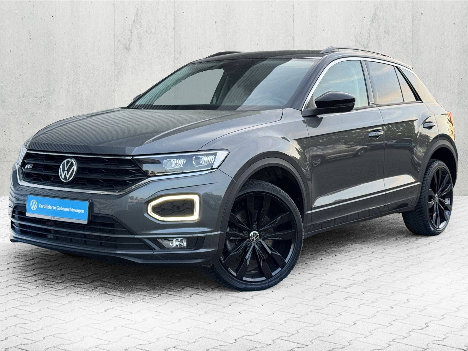 Volkswagen T-Roc 1.5 TSI DSG R-LINE - Samsaru's Car Outlet