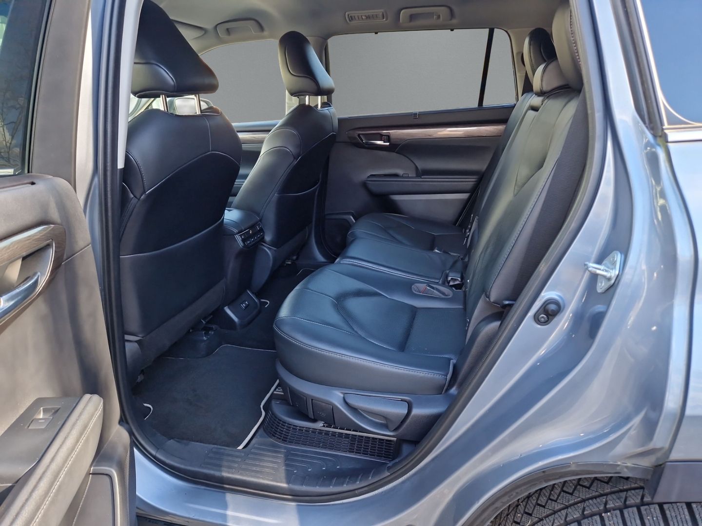 Toyota Highlander 2.5 Hybrid Luxury 7-Sitzer HUD Navi M