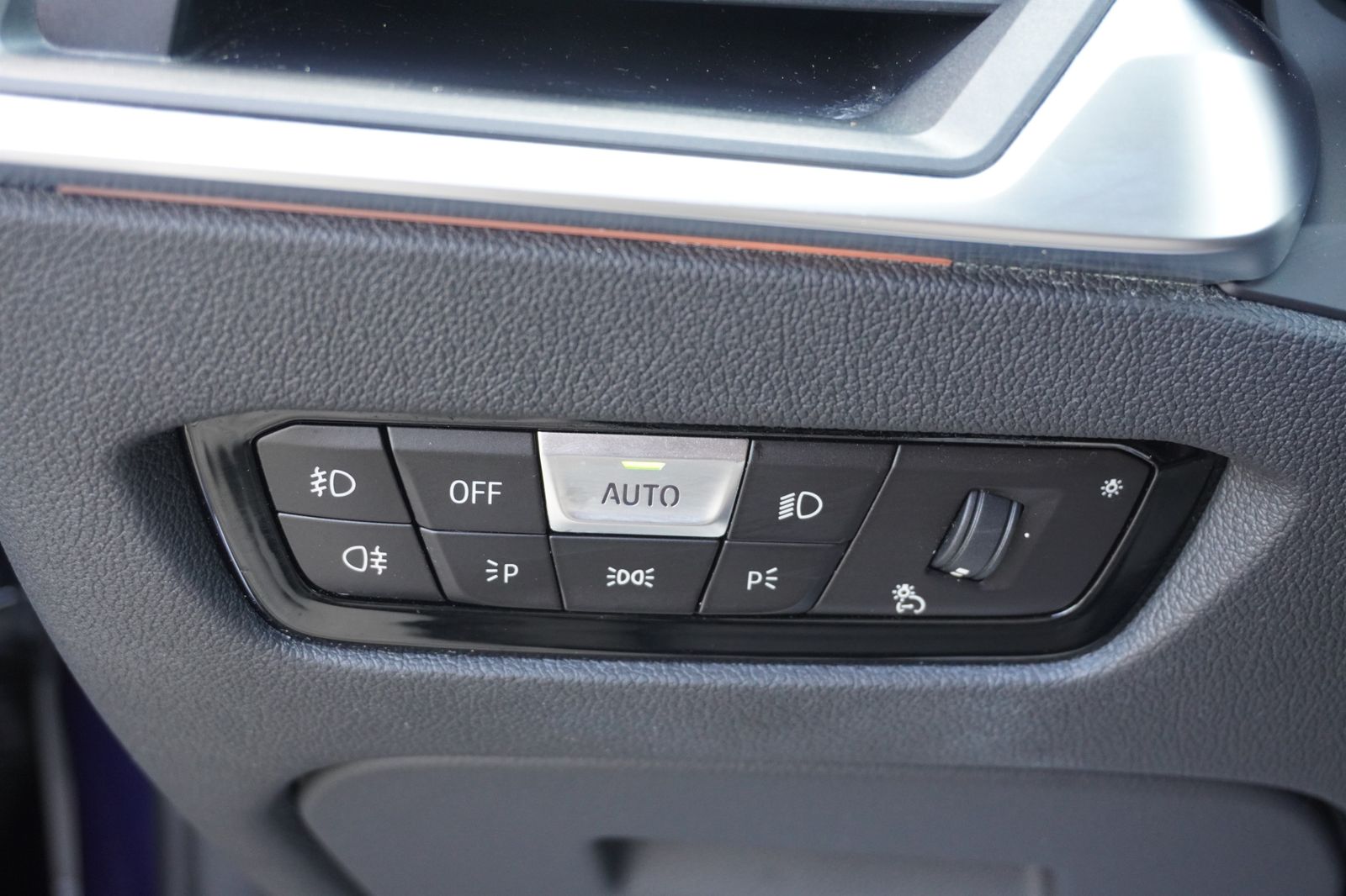 BMW 330d Touring Sport Line - Samsaru's Car Outlet