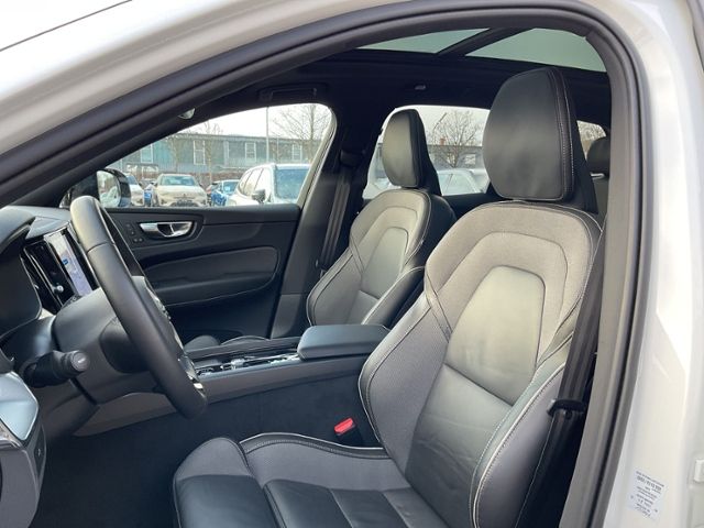 Volvo XC60 B4 Plus Dark 2WD ACC PANO 360° Allwetter
