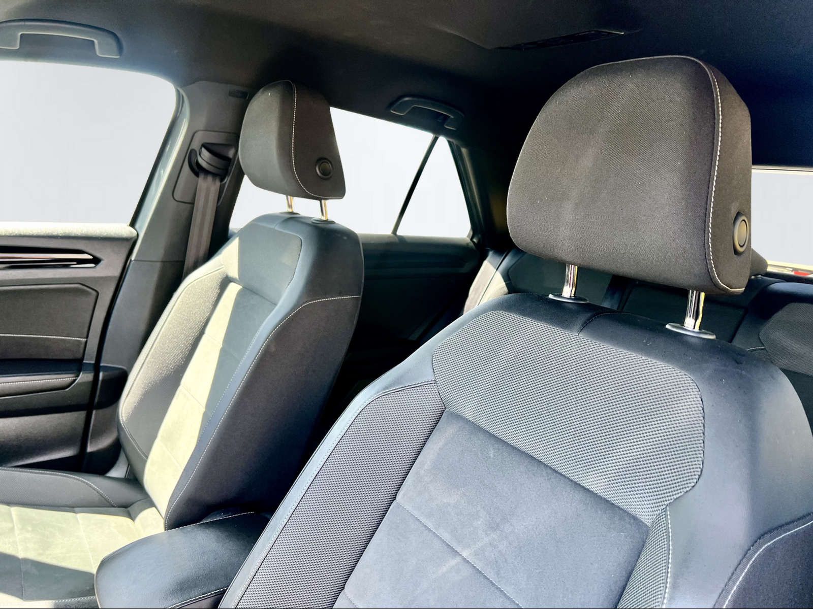 Volkswagen T-Roc R-Line - Samsaru's Car Outlet