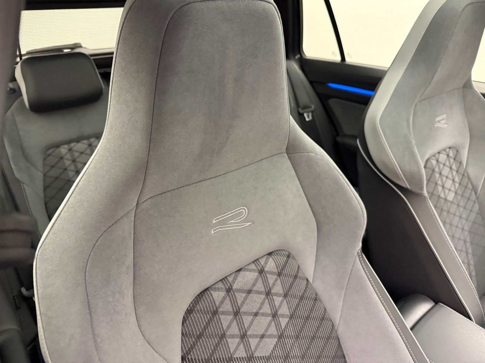 Volkswagen Golf Variant 2.0 TSI DSG 4M R-Line BlackPanoAHK
