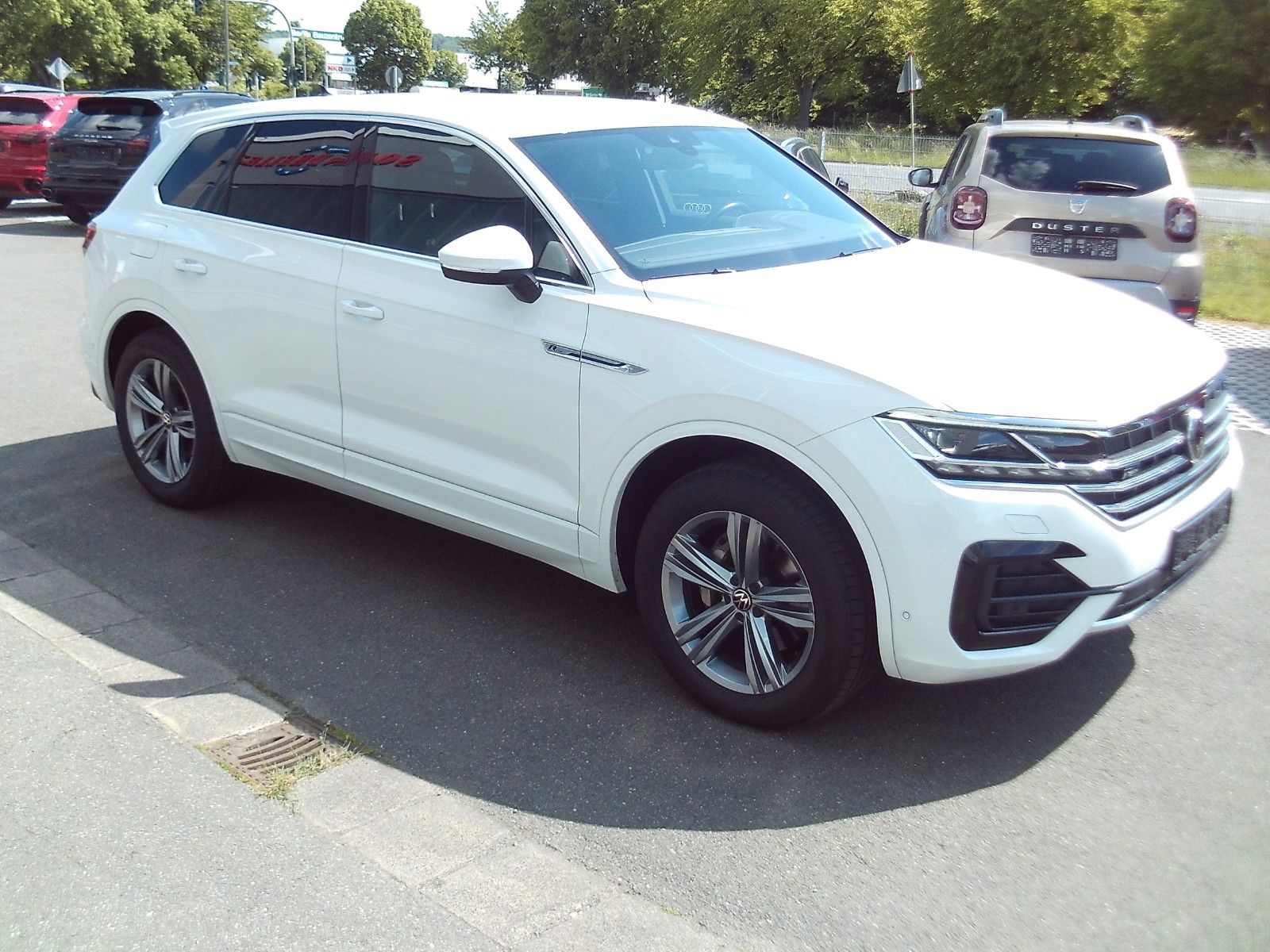 Volkswagen Touareg R-Line 4M - Samsaru's Car Outlet