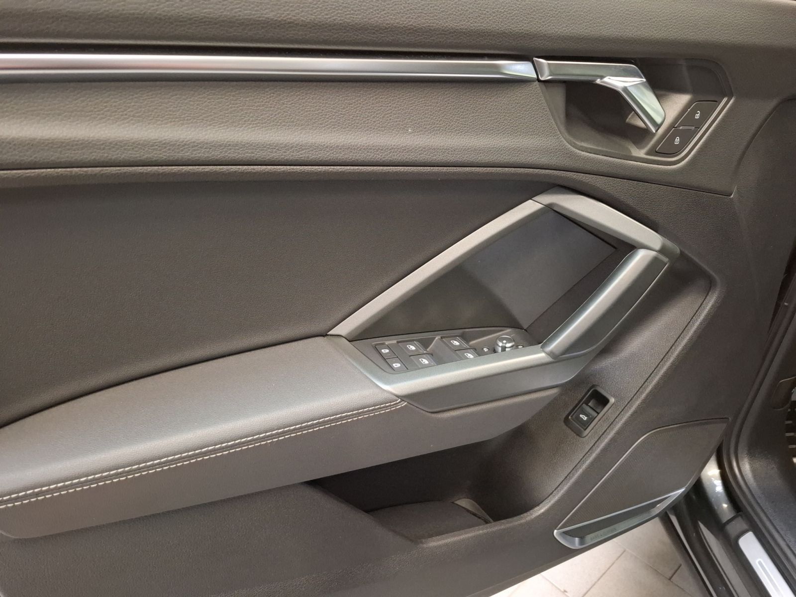 Audi Q3 S line 45 TFSI quattro - Samsaru's Car Outlet