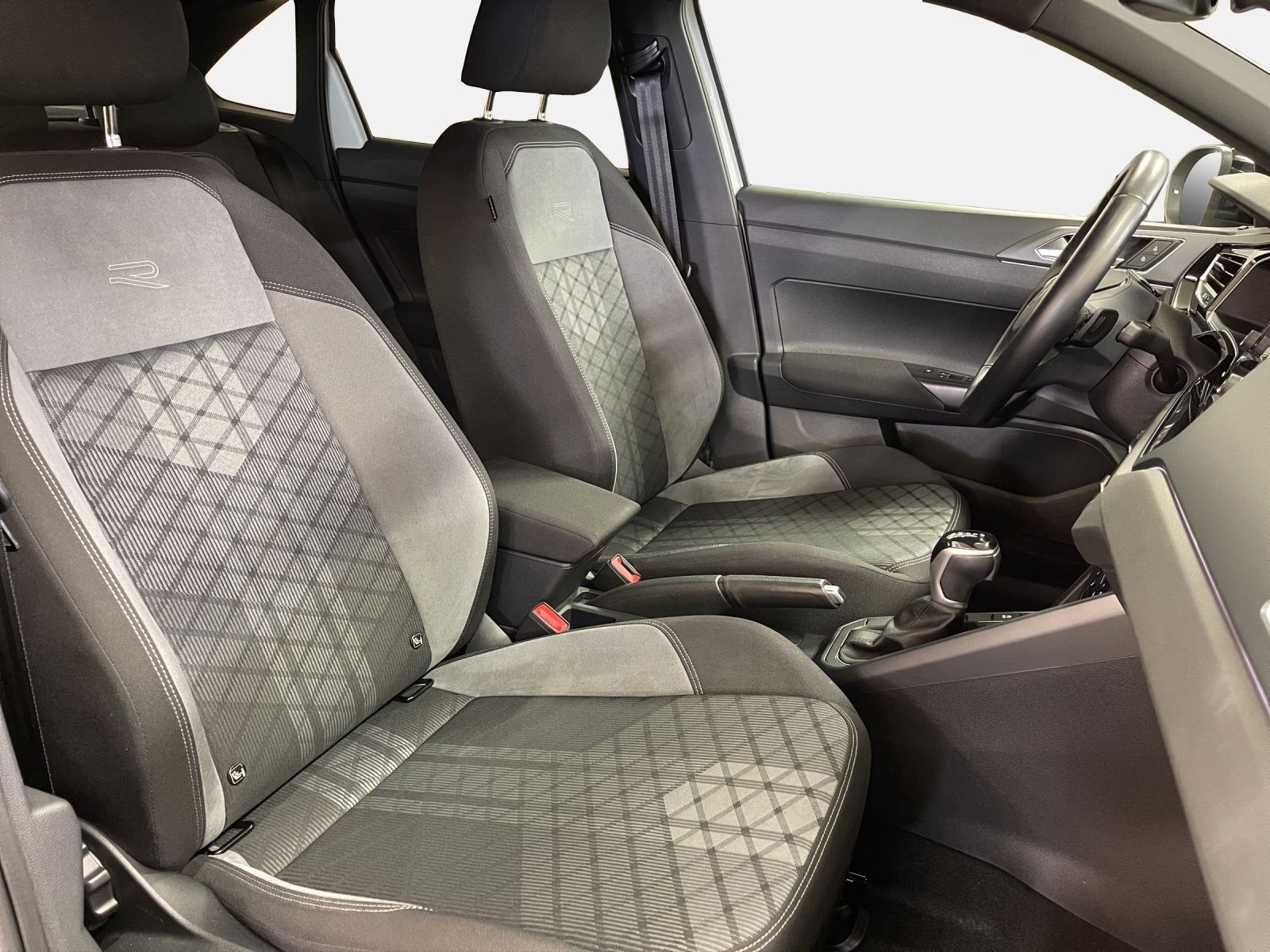 Volkswagen Taigo 1.5 TSI R-line Black - Samsaru's Car Outlet