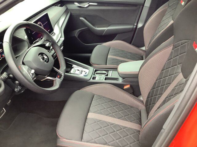 Skoda OCTAVIA COMBI TDI DSG RS - Samsaru's Car Outlet