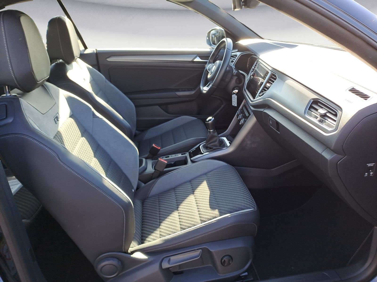 Volkswagen T-Roc R-Line - Samsaru's Car Outlet