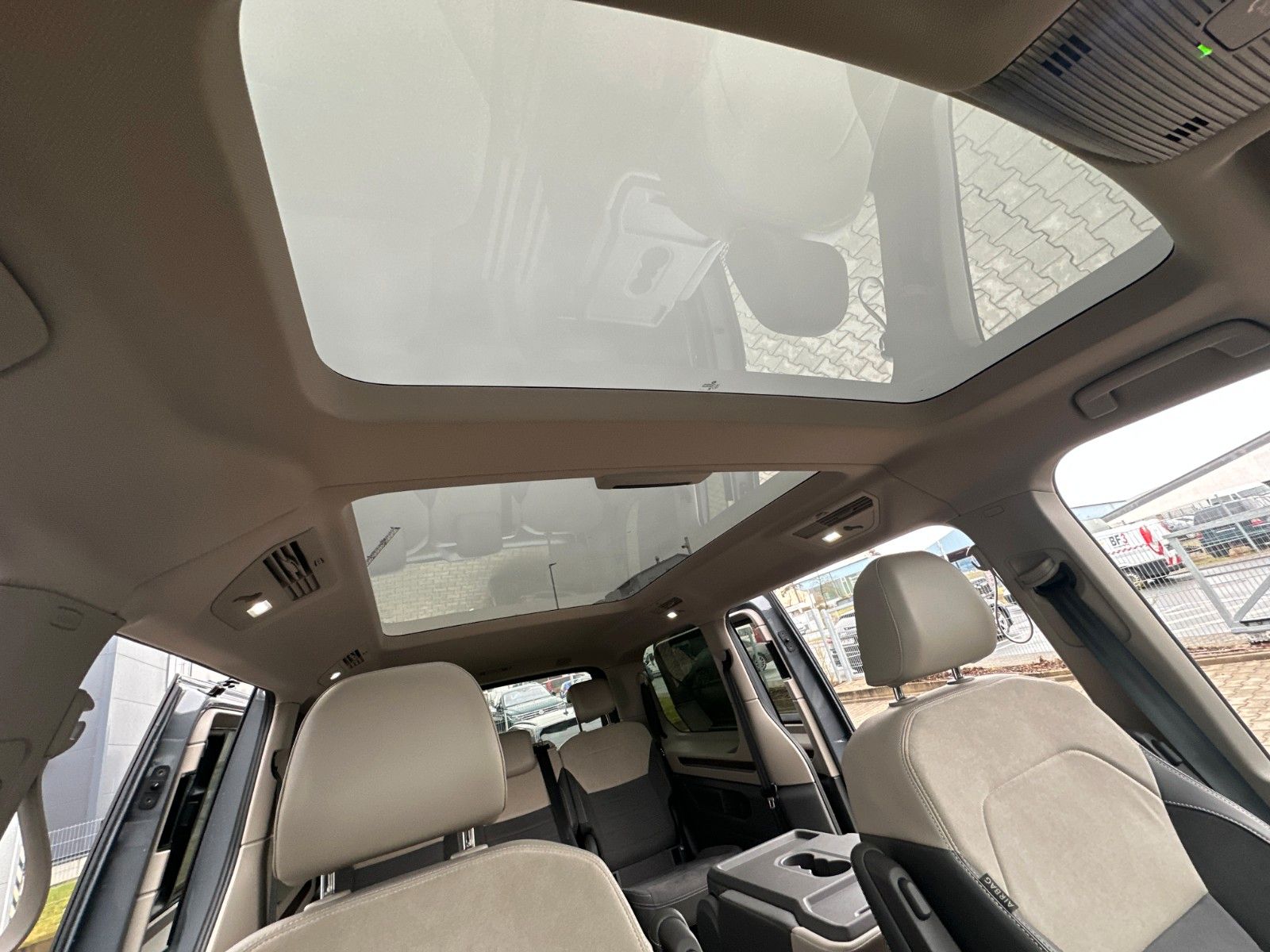 Volkswagen T7 Multivan - Samsaru's Car Outlet