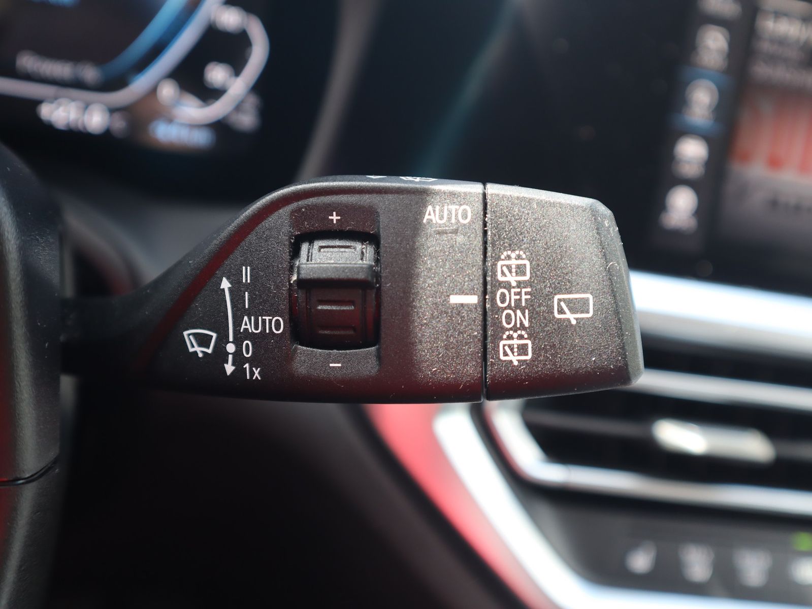 BMW 330e Touring Sport Line - Samsaru's Car Outlet