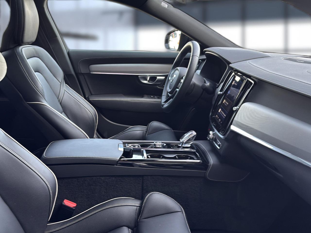 Volvo S90 Plus Dark Recharge Plug-In Hybrid AWD LED