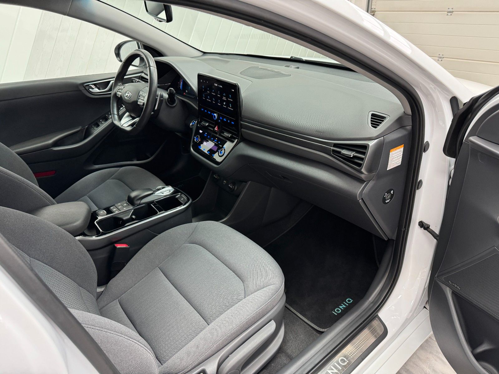 Hyundai IONIQ Style Elektro - Samsaru's Car Outlet
