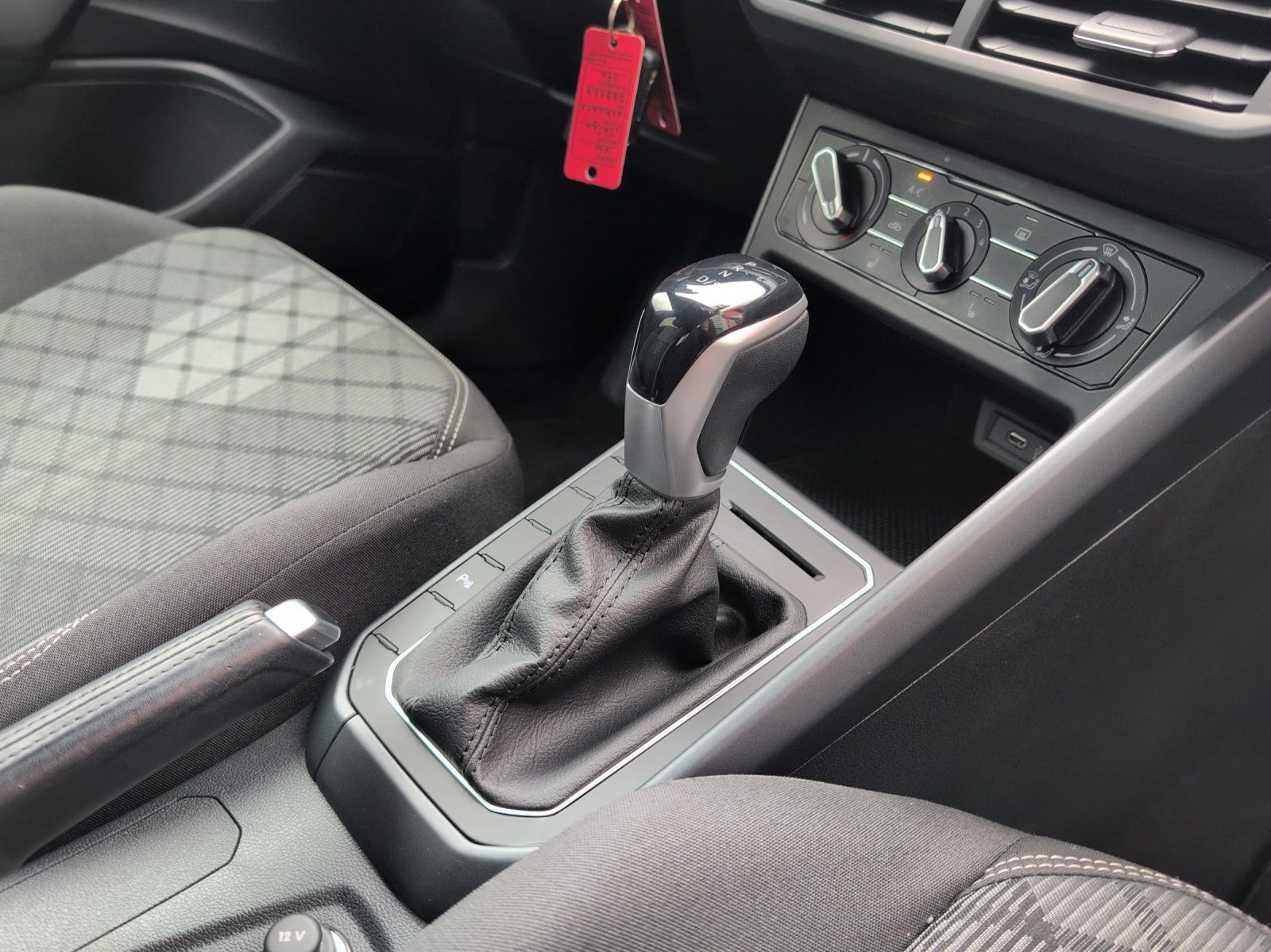 Volkswagen Taigo 1.5 TSI R-Line - Samsaru's Car Outlet