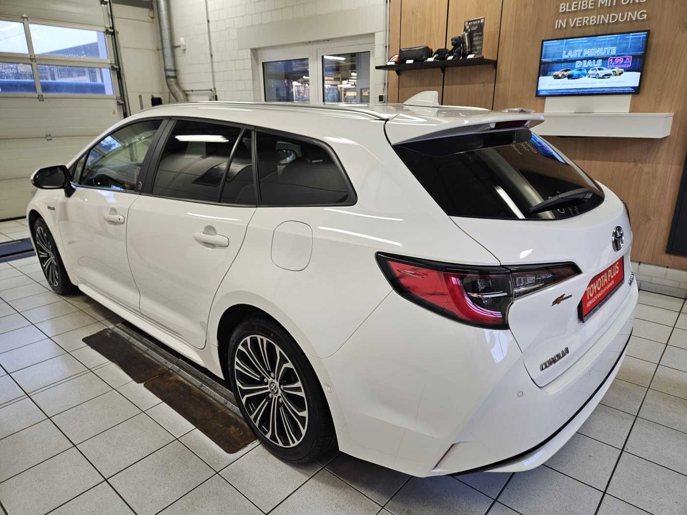 Toyota Corolla Touring Sports Hybrid - Samsaru's Car Outlet