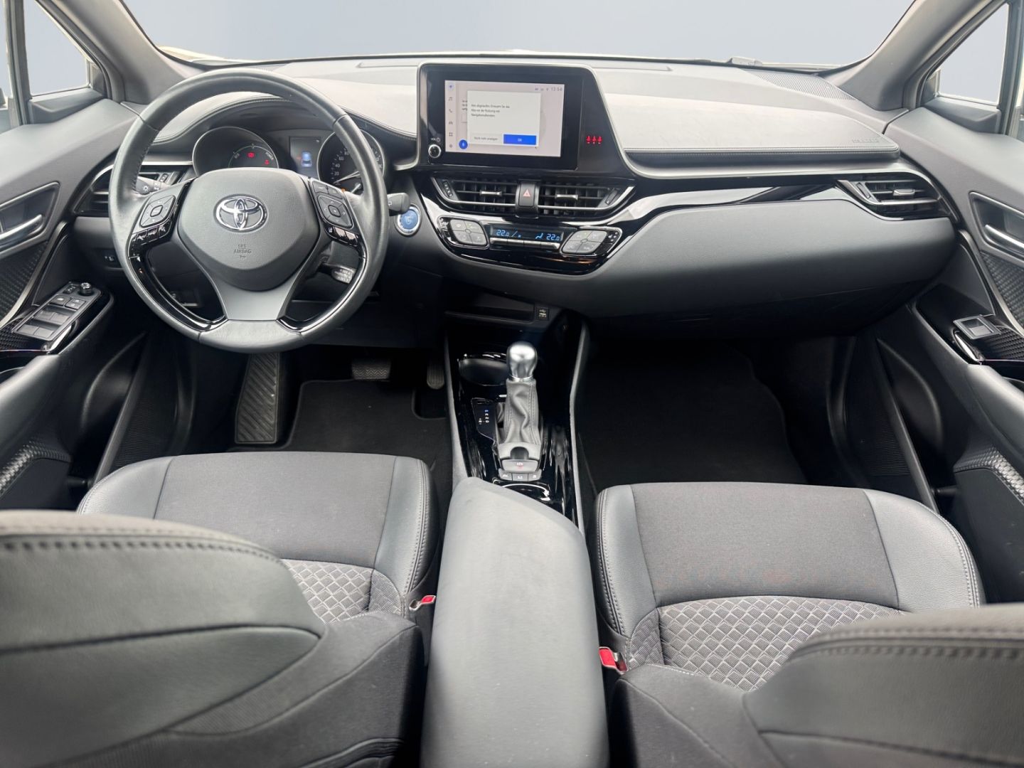 Toyota C-HR 2.0 Hybrid Team - Samsaru's Car Outlet