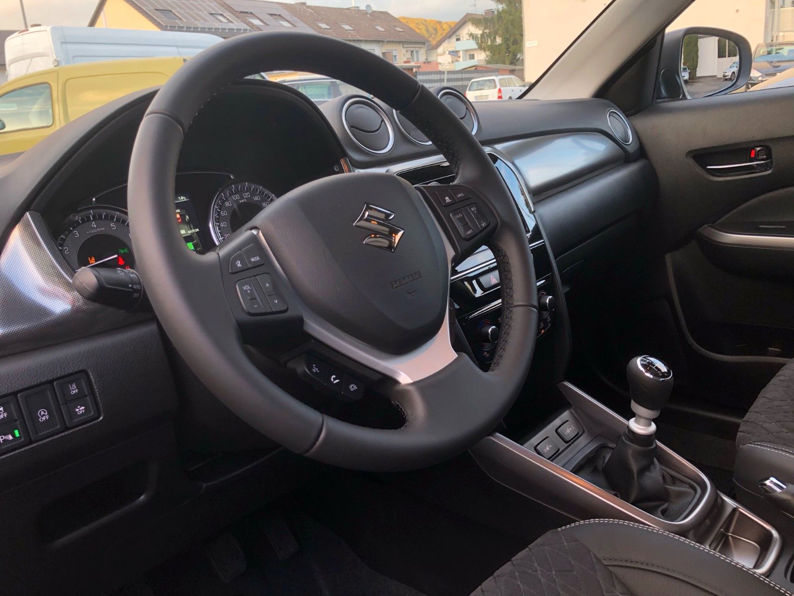 Suzuki Vitara 1.4 BOOSTERJET Hybrid Comfort+ - Samsaru's Car Outlet