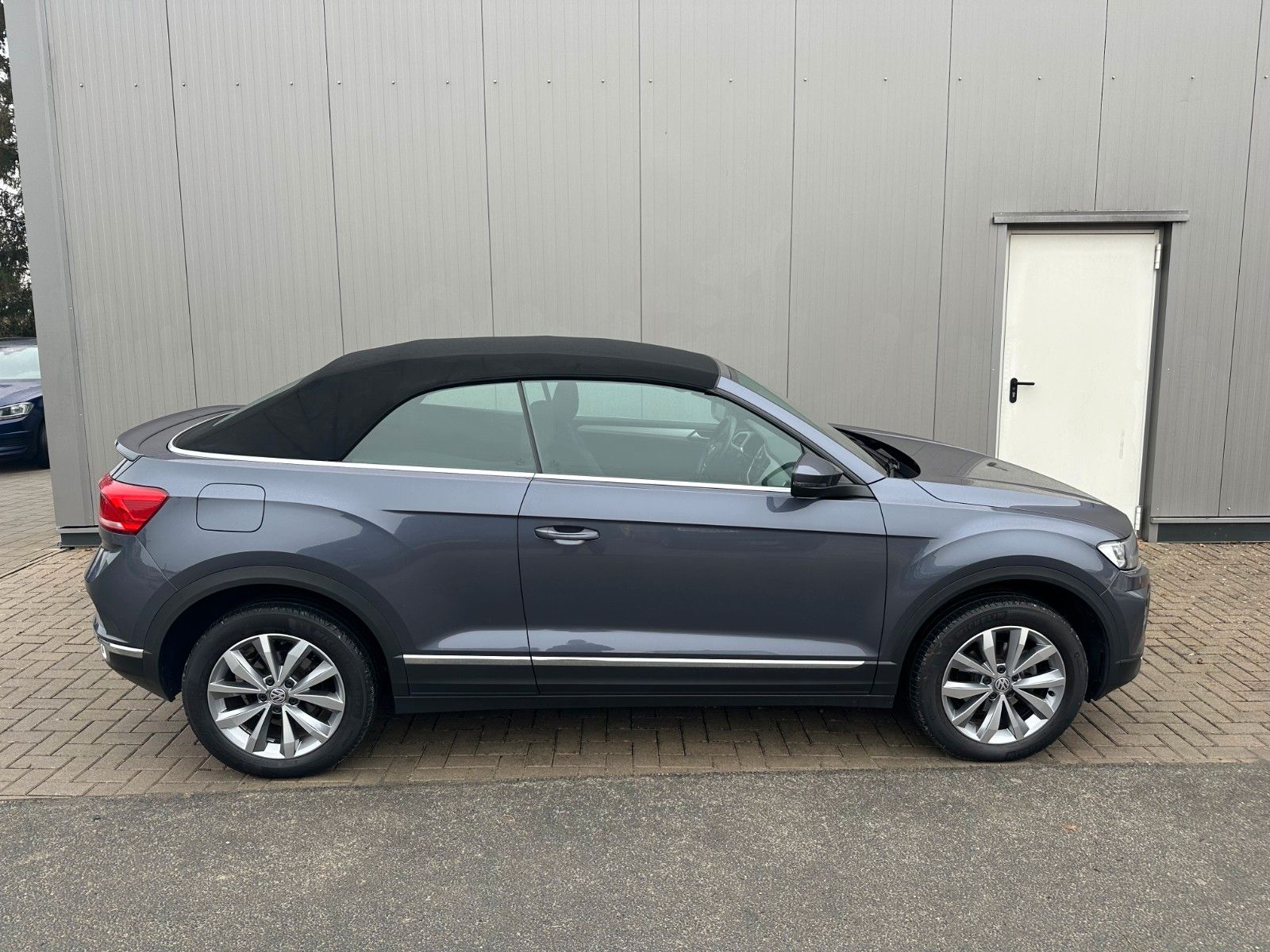 Volkswagen T-Roc 1.5 TSI Cabriolet Style - Samsaru's Car Outlet