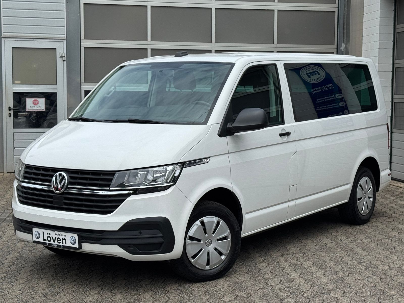 Volkswagen T6.1 Multivan 2.0 TDI Trendline - Samsaru's Car Outlet