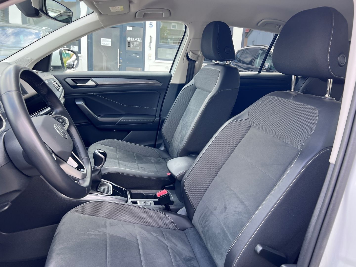 Volkswagen T-Roc 1.0TSI Style - Samsaru's Car Outlet