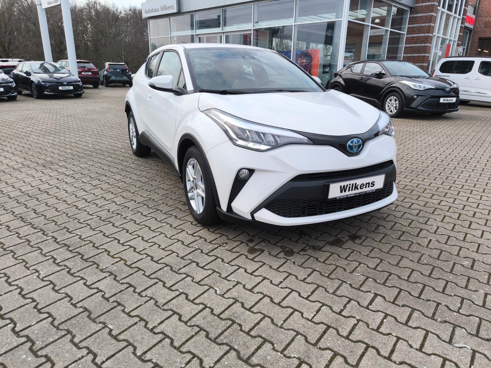 Toyota C-HR Hybrid Flow - Samsaru's Car Outlet