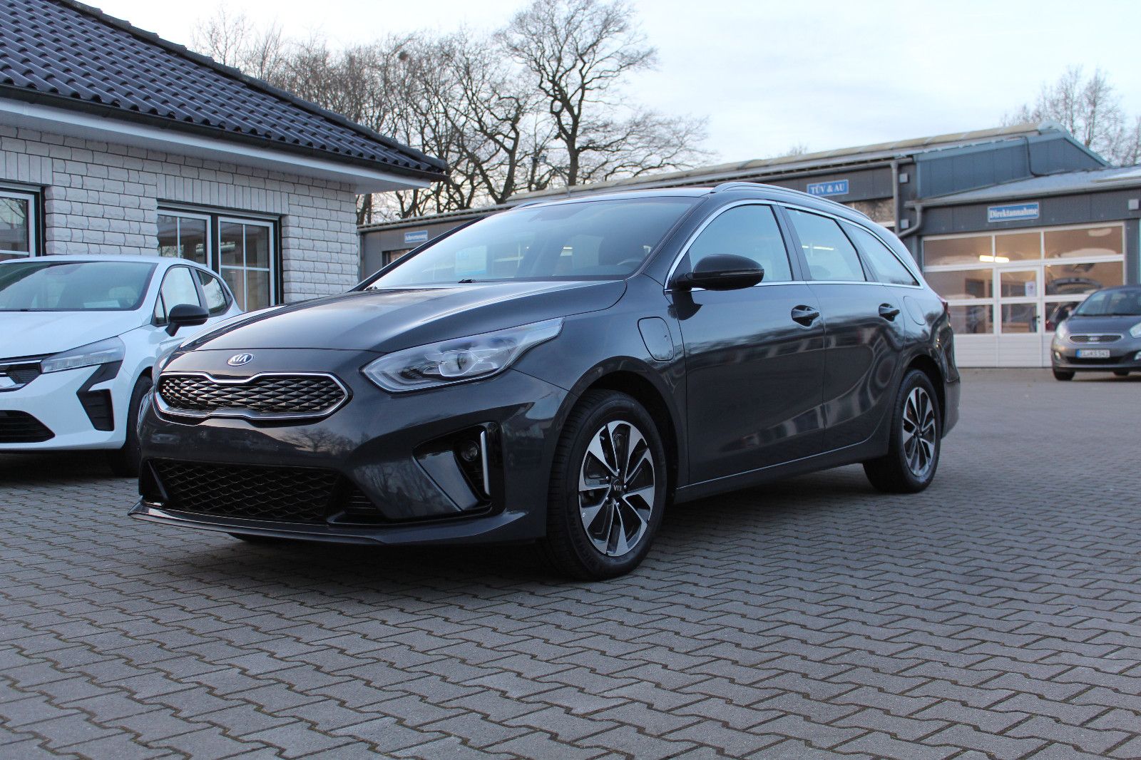 Kia Ceed Sportswagon Plug-in Hybrid Vision - Samsaru's Car Outlet