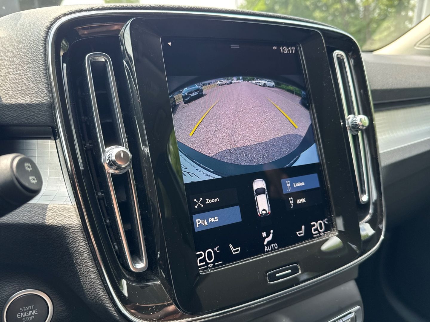 Volvo XC40 Momentum Pro 2WD T3 - Samsaru's Car Outlet