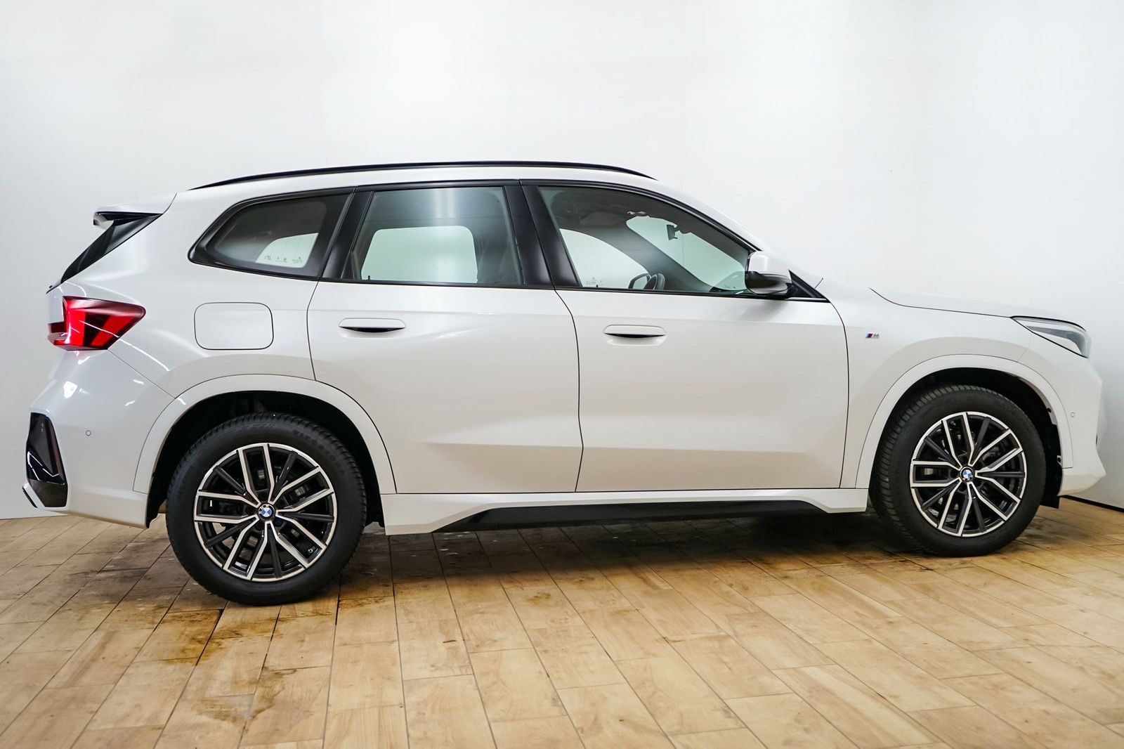 BMW X1 xDrive23i M Sport - Samsaru's Car Outlet