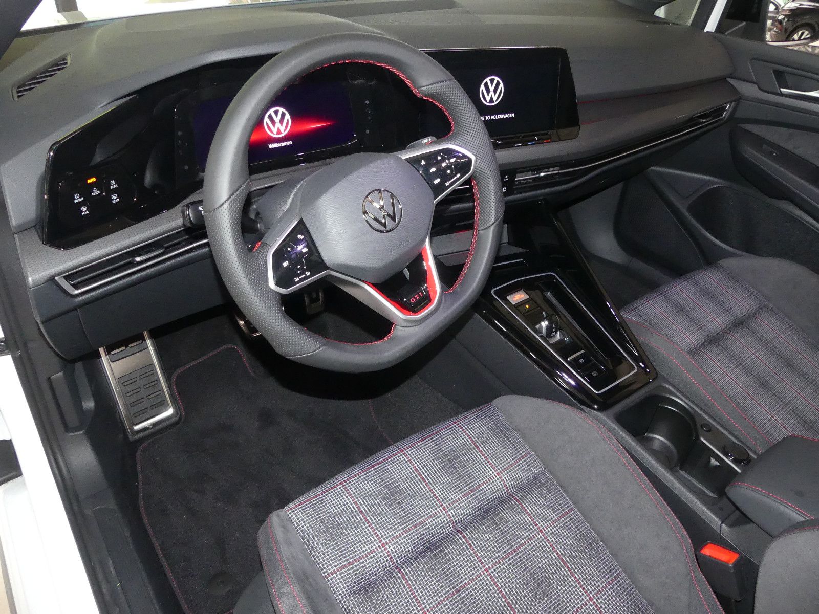 Volkswagen Golf VIII 2.0 TSI GTI - Samsaru's Car Outlet