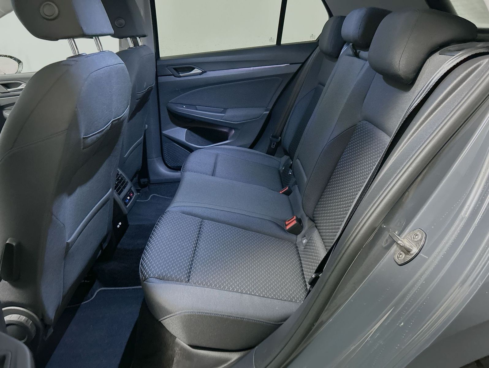 Volkswagen Golf VIII 1.0 eTSI DSG United - Samsaru's Car Outlet