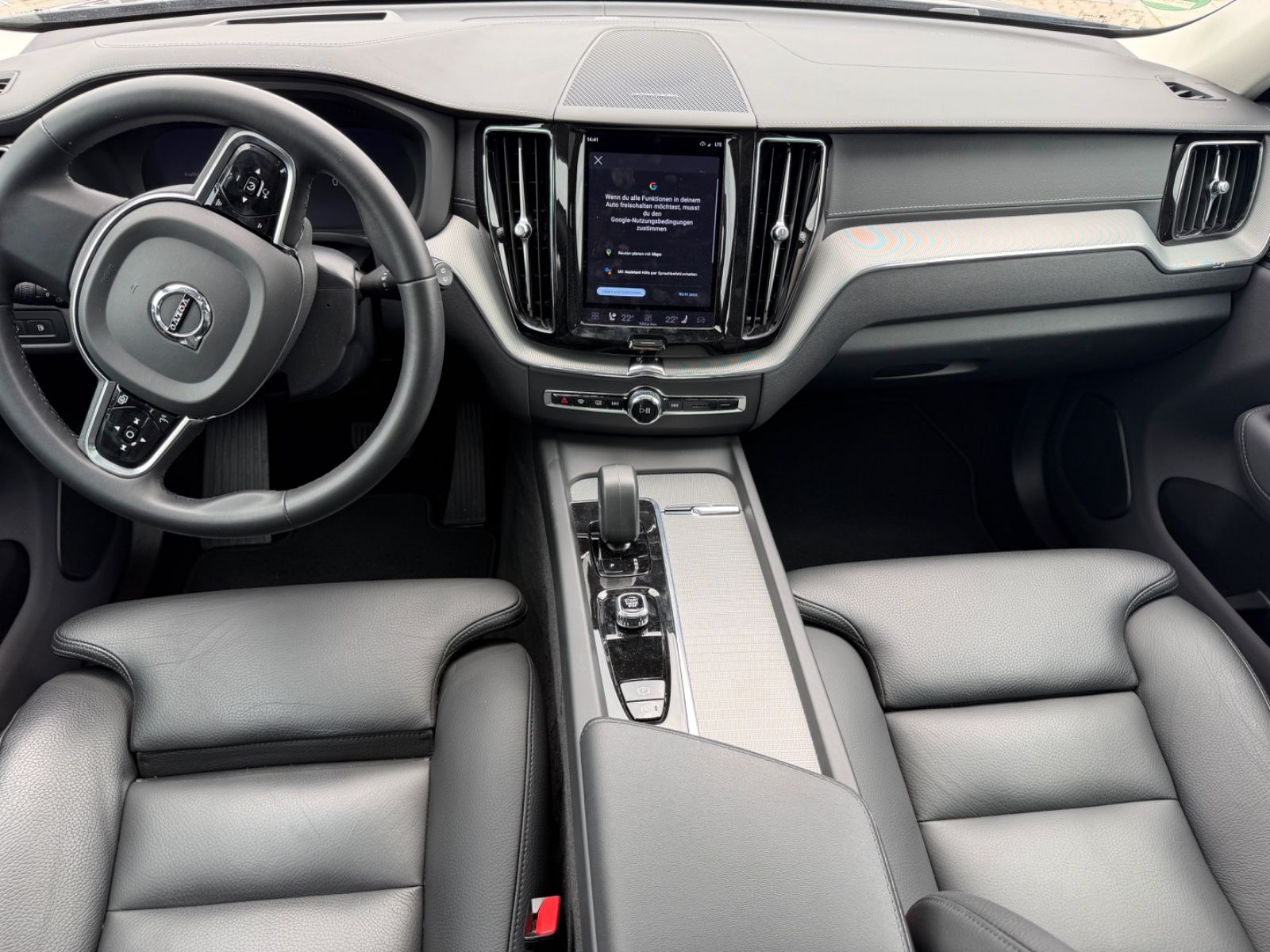 Volvo XC60 T8 Ultimate Dark Recharge HEICO V-Max offen