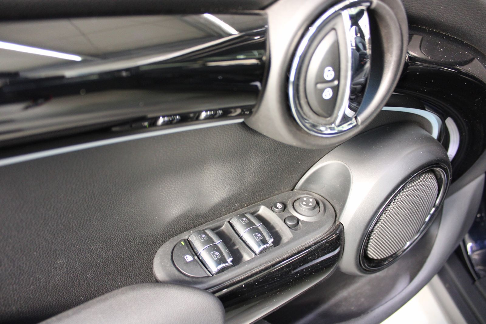 MINI Cooper Yours - Samsaru's Car Outlet