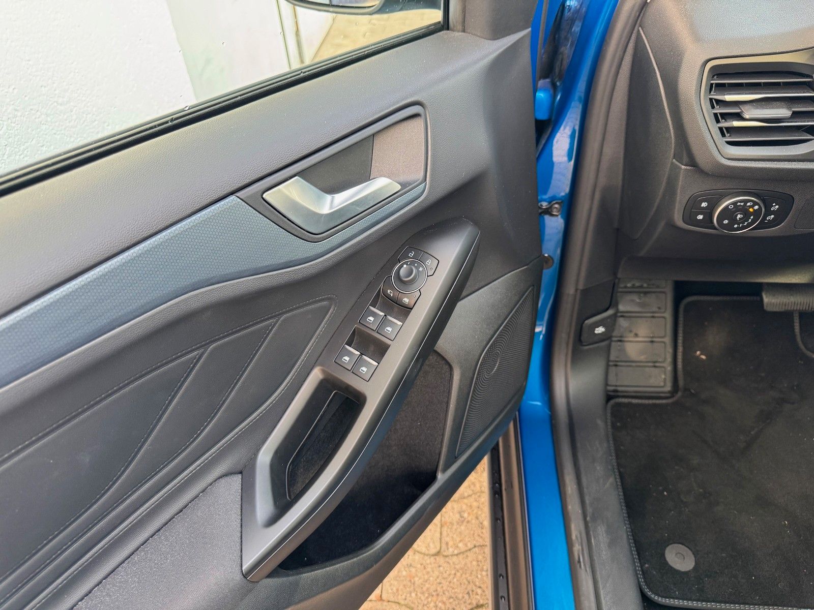 Ford Focus Turnier Active X mHEV Automatik