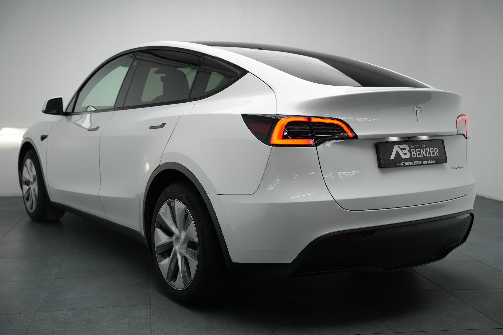 Tesla Model Y Long Range Dual*PanoramaGlasdach*Subwoof