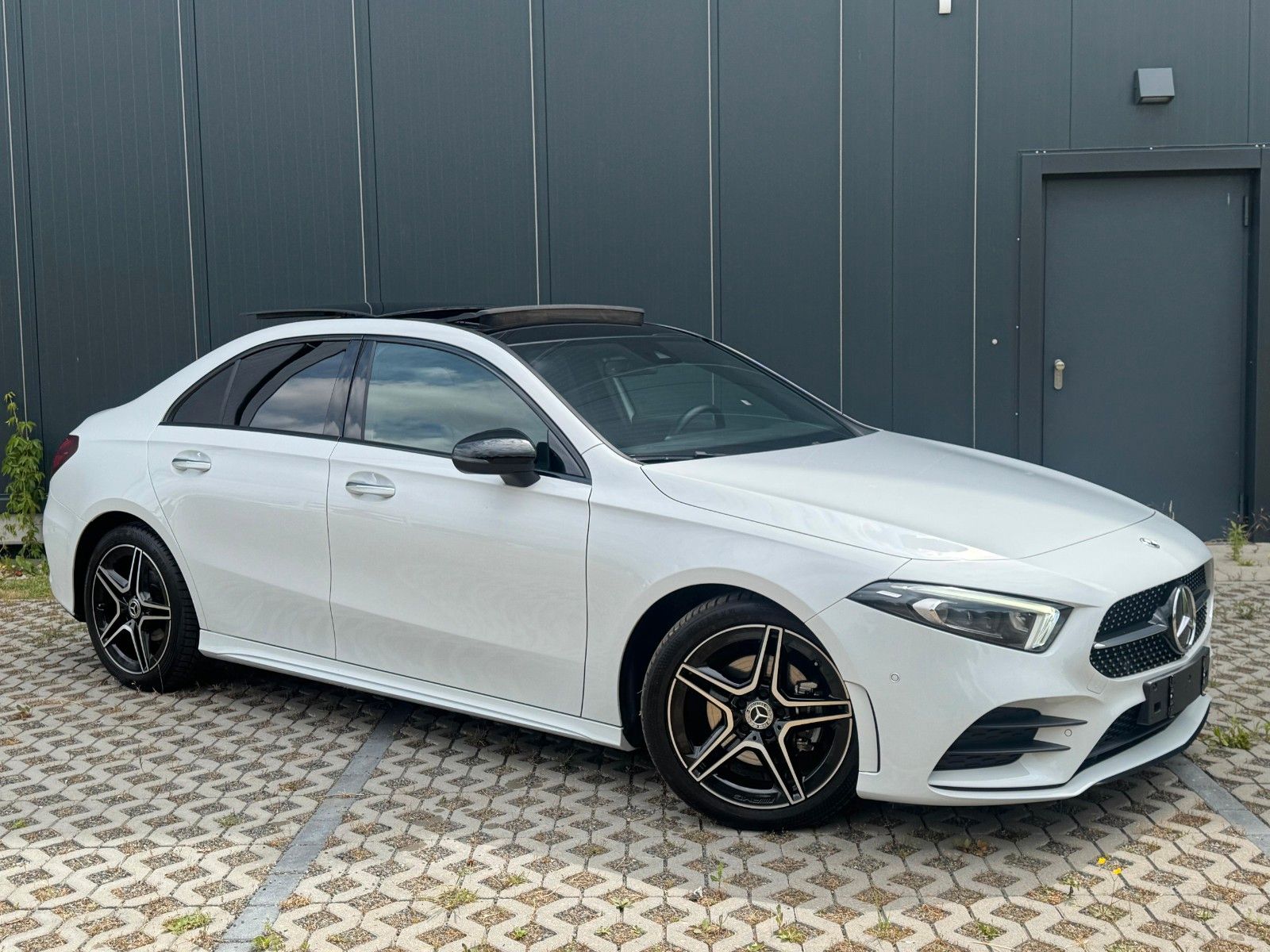 Mercedes-Benz A 200d AMG - Samsaru's Car Outlet