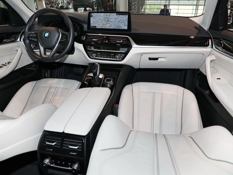 BMW 520d xDrive Limo. DrivAss RFK LED HUD 18Zoll