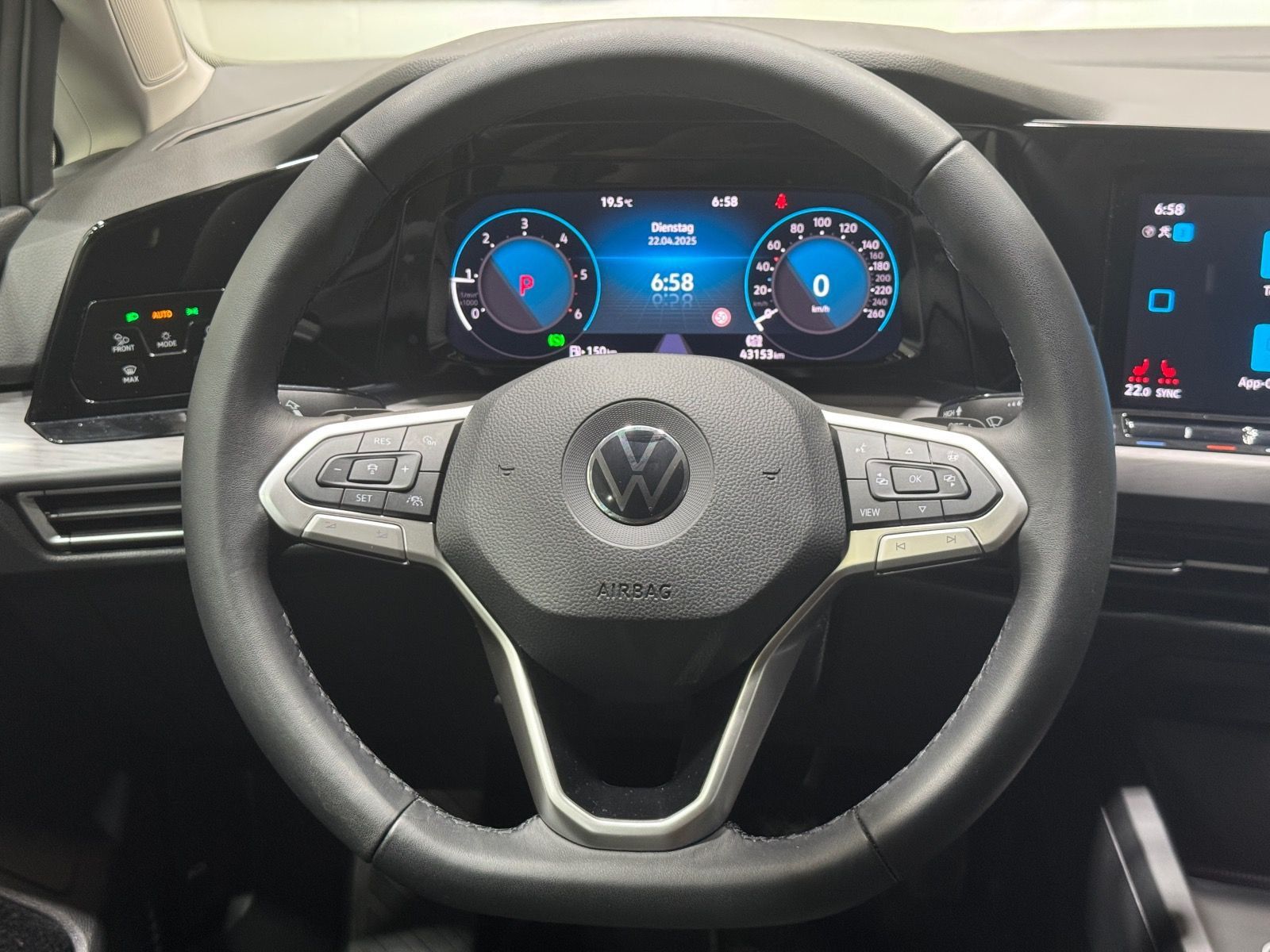 Volkswagen Golf Style 2.0 TDI DSG - Samsaru's Car Outlet