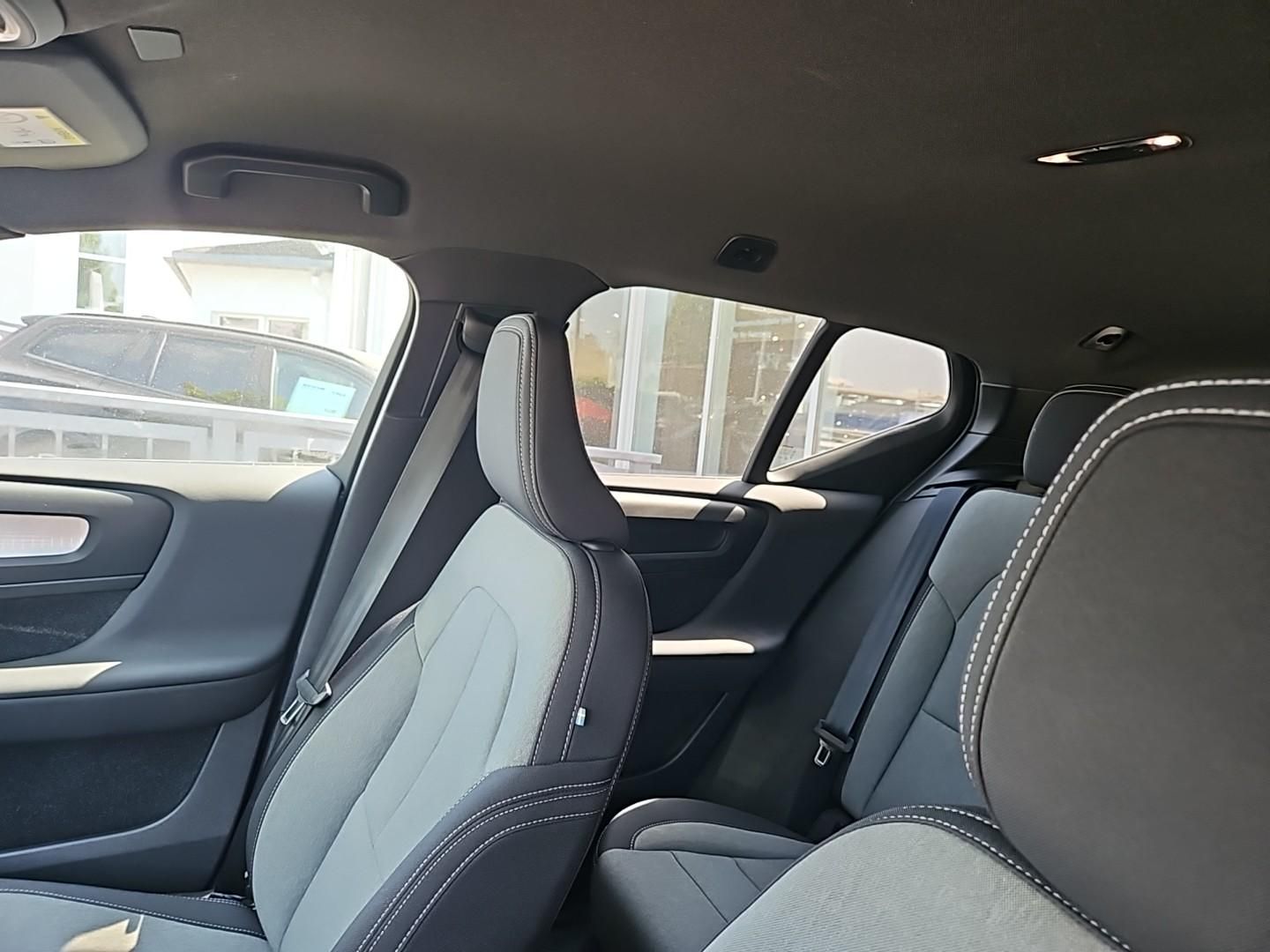 Volvo XC40 T5 R-Design Expression Plug-In