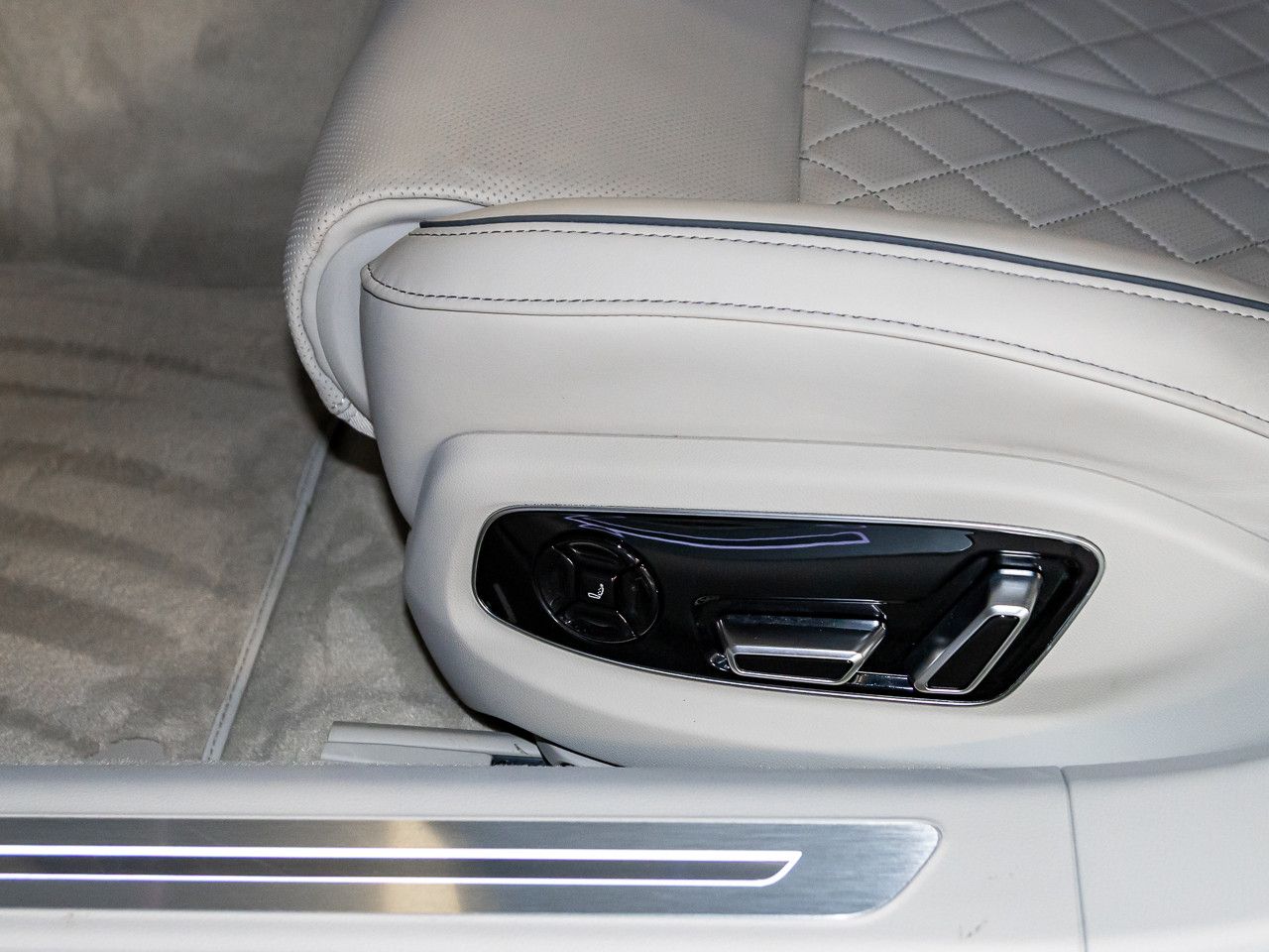 Audi A8 50 TDI quattro - Samsaru's Car Outlet