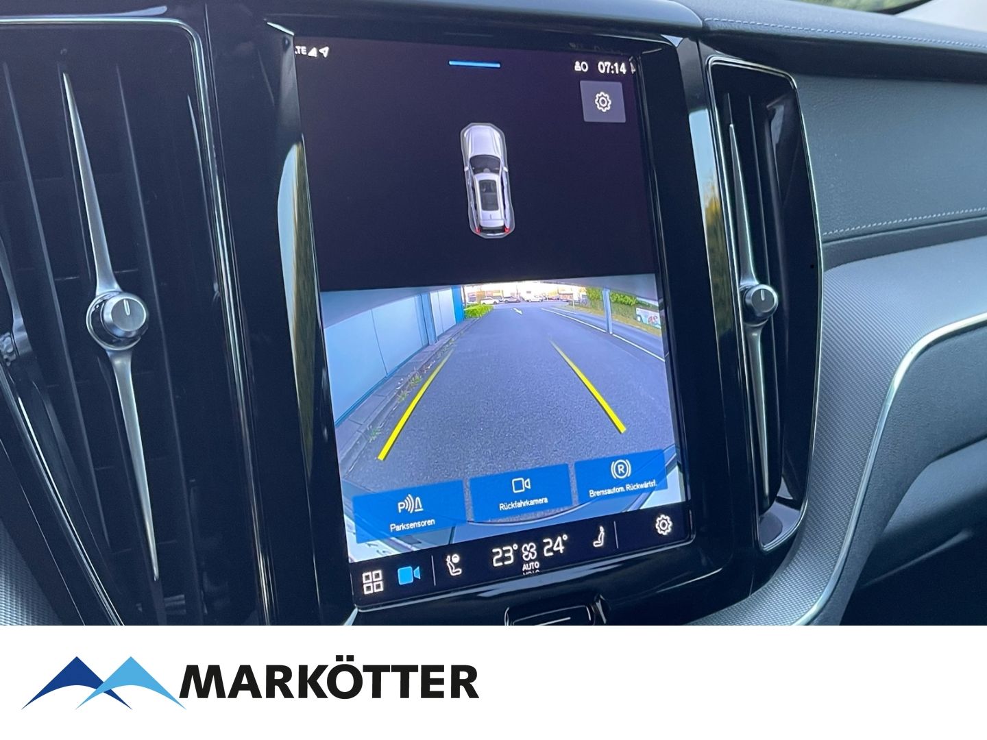 Volvo XC60 T8 AWD Recharge Ultimate Dark - Samsaru's Car Outlet