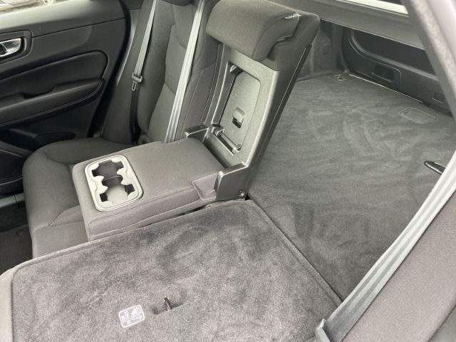 Volvo XC60 B4 2WD Momentum Pro Mild-Hybrid - Samsaru's Car Outlet