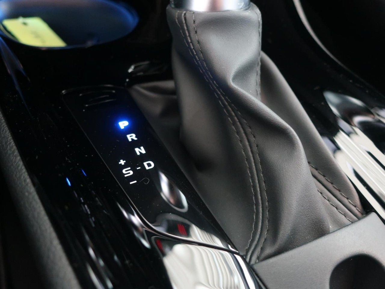 Toyota C-HR 2.0 VVTI HYBRID TEAM D NAVI*PDC*KAMERA