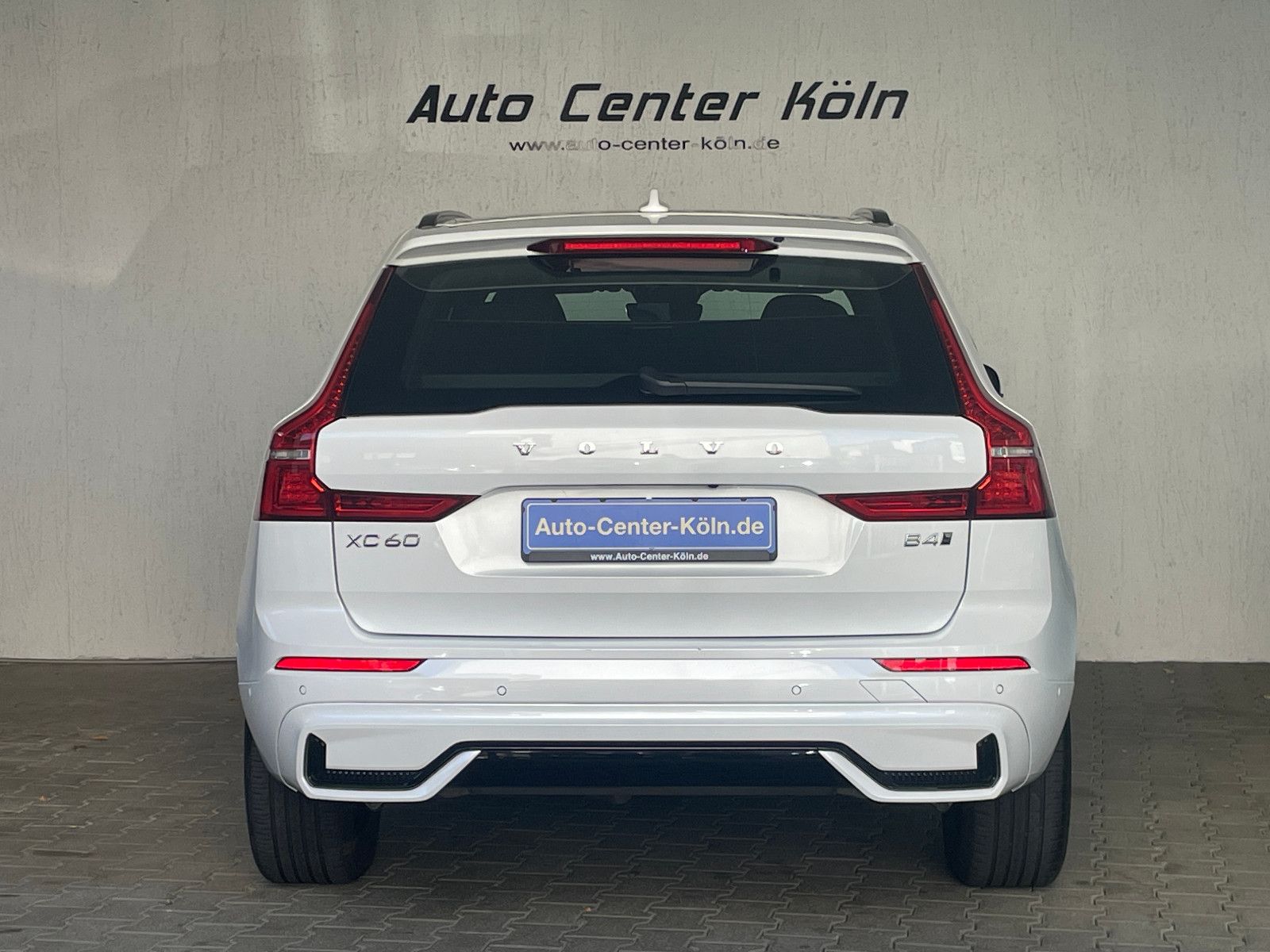 Volvo XC60 Plus Dark AWD*Navi*LED*Leder AHK*